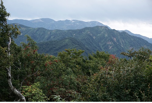犬ヶ岳と朝日岳.JPG