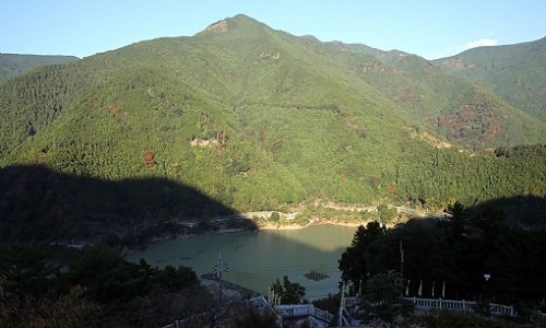 神社からの白屋岳.JPG