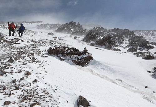 雪の中の下山.JPG