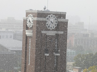 雪の時計台.jpg