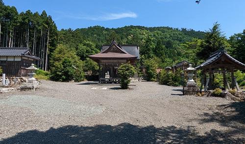 20220525日置神社と赤坂山方面.jpg