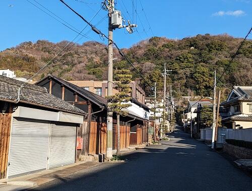 20230204神社からの高尾山.jpg