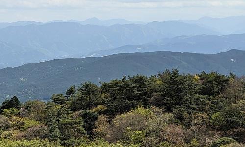 20211031青山高原からの局ヶ岳.jpg