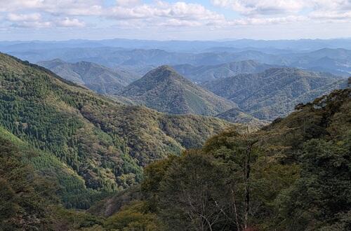 20251029鬼岳稲荷神社からの日室ヶ岳.jpg