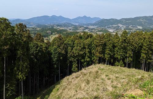 20220422額井岳と貝ヶ平山.jpg