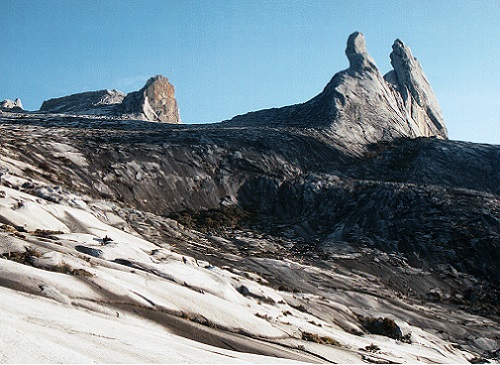 87ロバの耳の岩峰.jpg