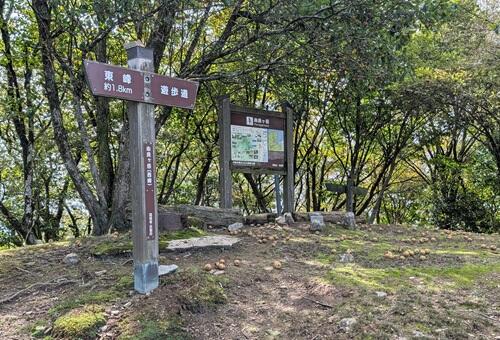 20251012由良ヶ岳西峰.jpg