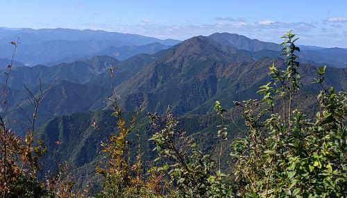 20211030局ヶ岳から三峰と台高.jpg