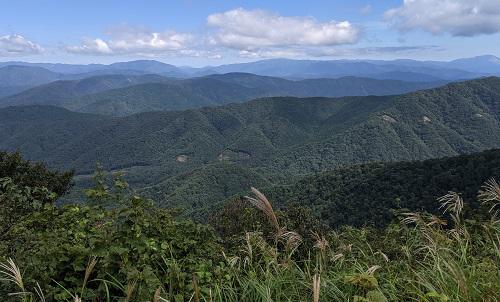 20210912稜線から伊吹から横山岳.jpg