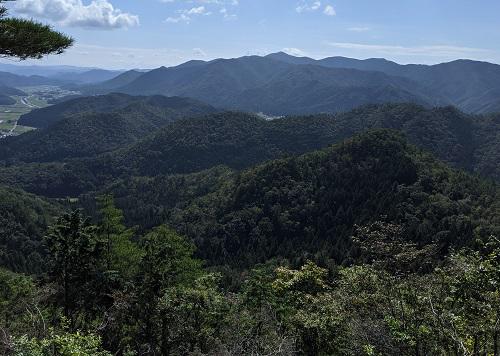 20201013胎金寺山からの半国山.jpg