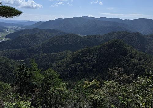 20201013胎金寺山からの半国山.jpg