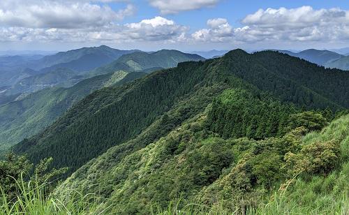 20210807千ヶ峰から笠形山方面.jpg