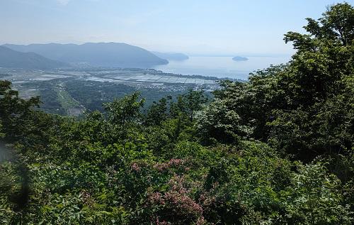 20220525赤坂山手前から竹生島.jpg