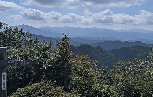 20210926三郎岳からの台高方面.jpg