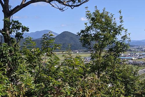 202010090涌出山から小谷山と伊吹.jpg
